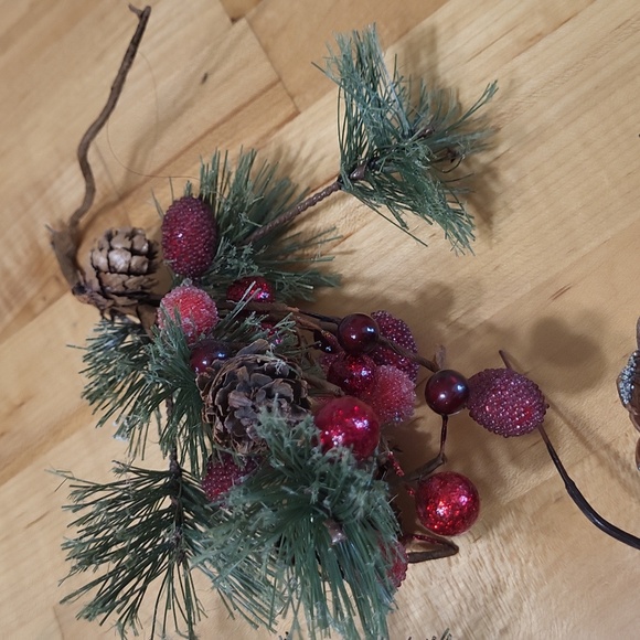 Christmas Decorations Small Individual Wreaths w Pinecones & Glitter - Picture 5 of 9